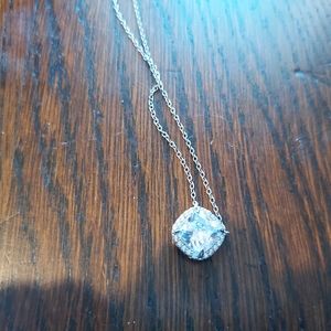 *NEW* Silver and rhinestone necklace